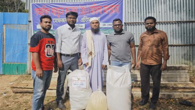 ওয়াদুদ ভূঁইয়া ফাউন্ডেশনের ইফতার সামগ্রী বিতরণ