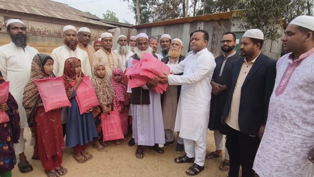 ওয়াদুদ ভুইয়ার পক্ষে এতিমদের ঈদ উপহার বিতরণ