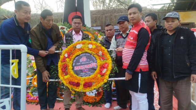 খাগড়াছড়িতে ইউপিডিএফ (গণতান্ত্রিক) এর ফুলেল শ্রদ্ধা নিবেদন