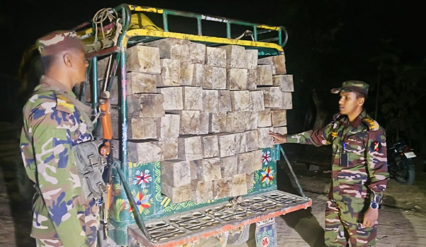 অবৈধ বিপুল কাঠ জব্দ: তৎপরতা রোধে কঠোর বার্তা