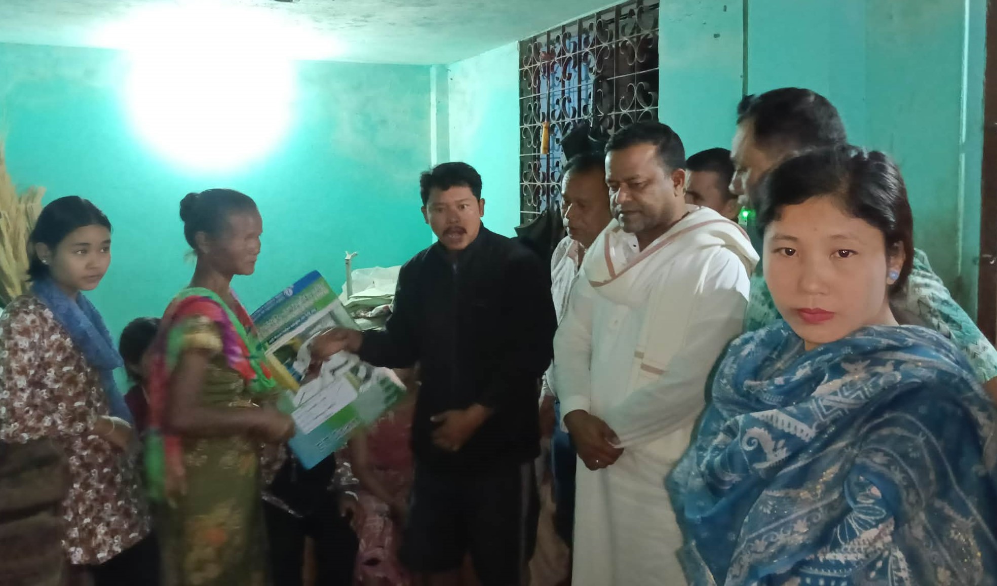 দূর্ঘটনায় নিহত পরিবারের পাশে বিএনপি নেতা কাজল