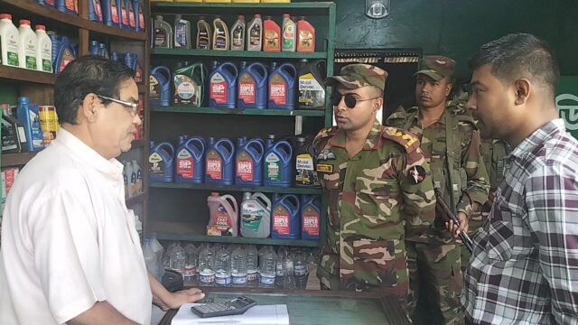 পেট্রোল পাম্পে সেনাবাহিনী ও প্রশাসনের যৌথ অভিযান