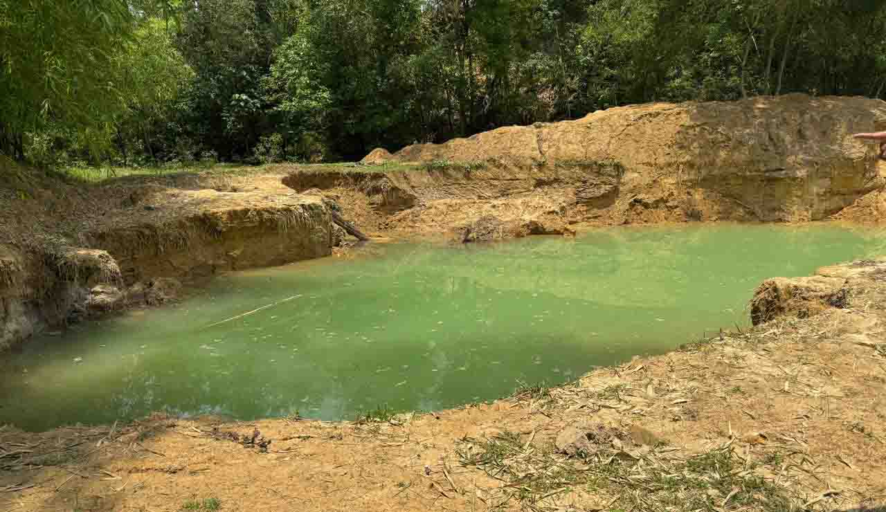 রামগড়ে অবৈধ বালু উত্তোলন অভিযানে সংঘর্ষ