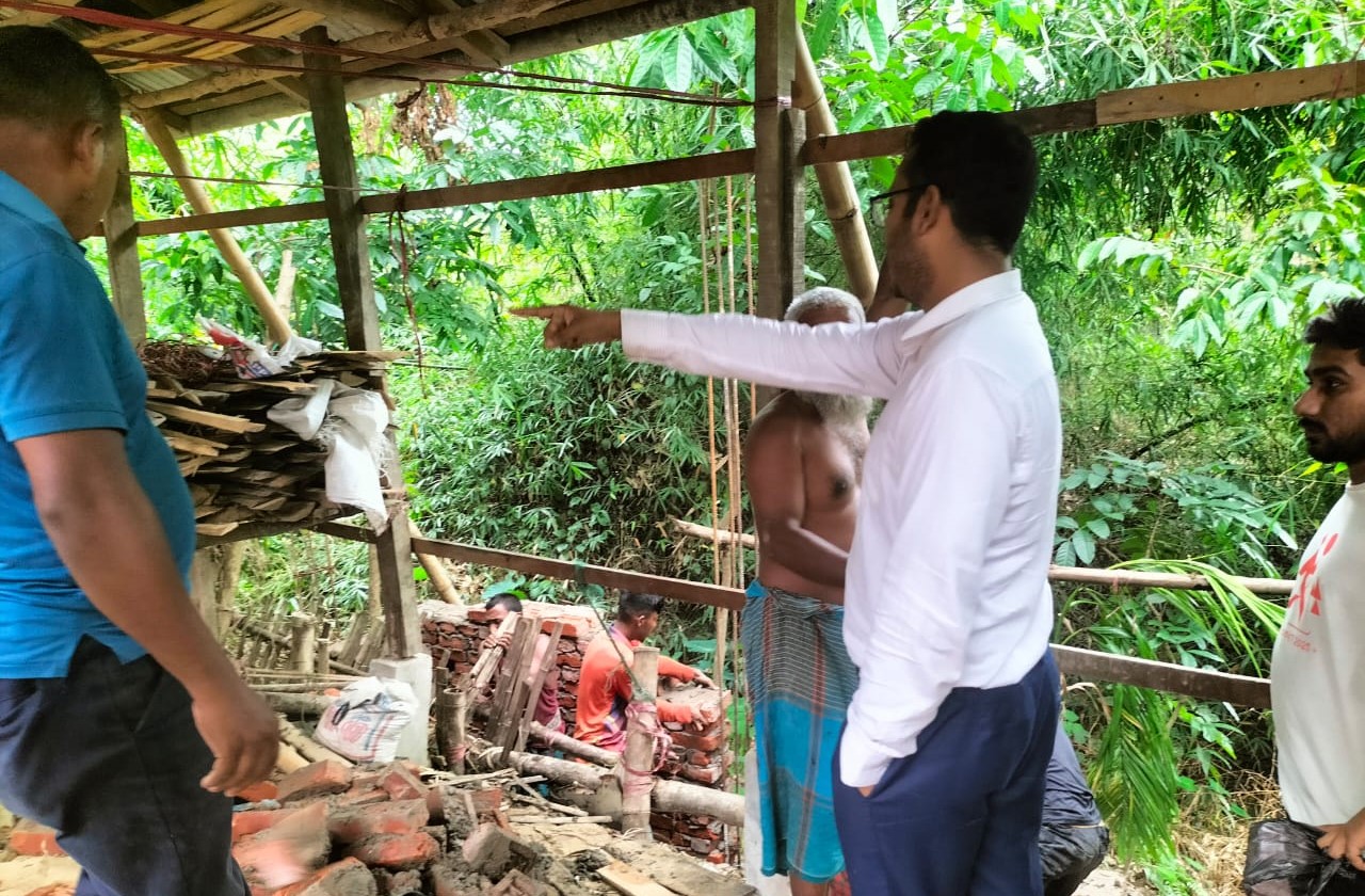 দীঘিনালায় অবৈধ স্থাপনা গুড়িয়ে দিল প্রশাসন