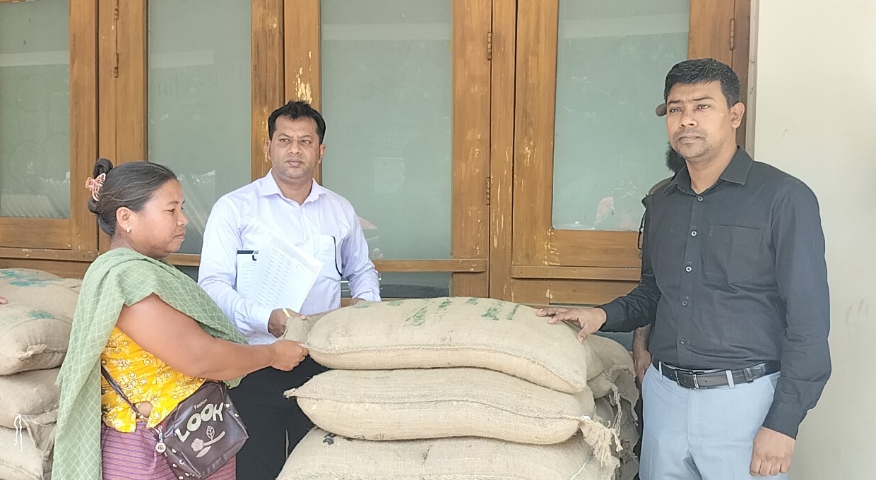 সাম্প্রতিক কালবৈশাখী ঝড়ে ক্ষতিগ্রস্থকে সহায়তা